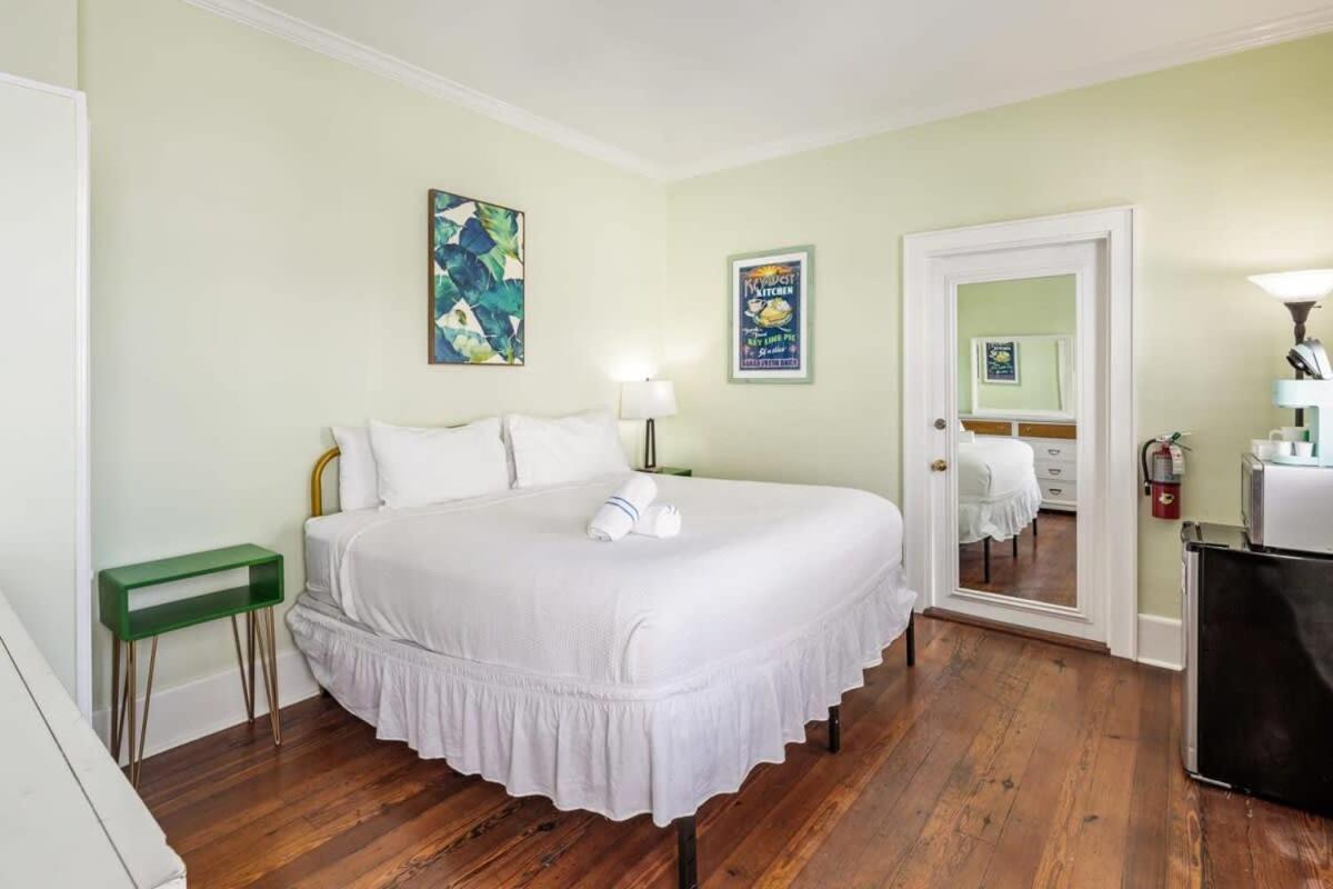 Bananas Foster Guesthouse Ки-Уэст Экстерьер фото